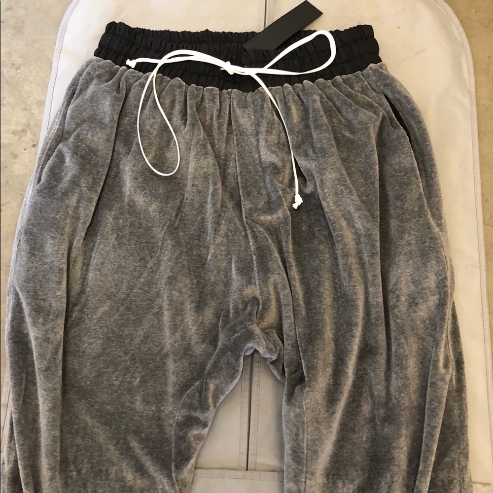 Daniel Patrick
roaming cropped jogger / grey
